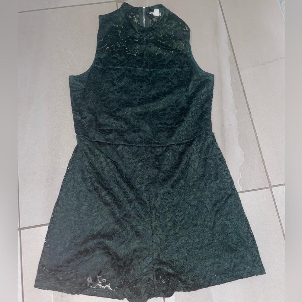Elegant romper, dark emerald, flower print, perfect for summer drinks!
